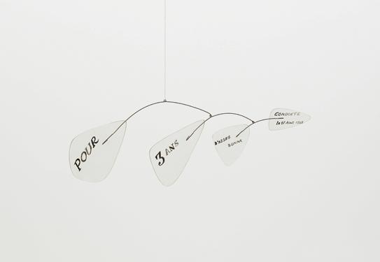 Image of Alexander Calder's sculpture Pour 3 ans d'assez bonne conduite (For 3 Years of Fairly Good Behavior)