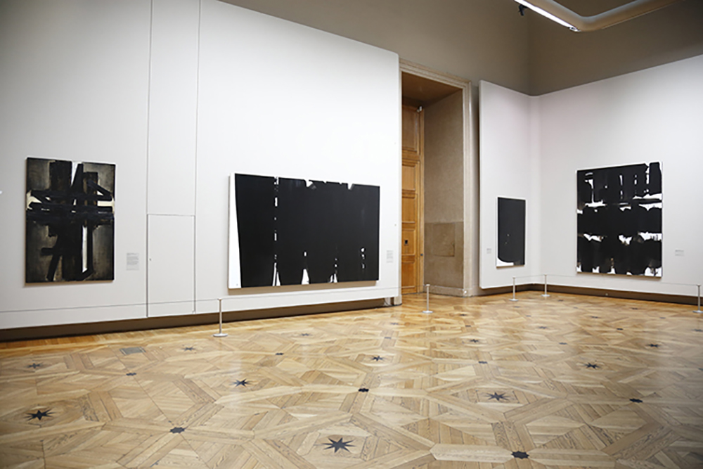 Installation view of Pierre Soulages exhibition at Le Louvre, 2019