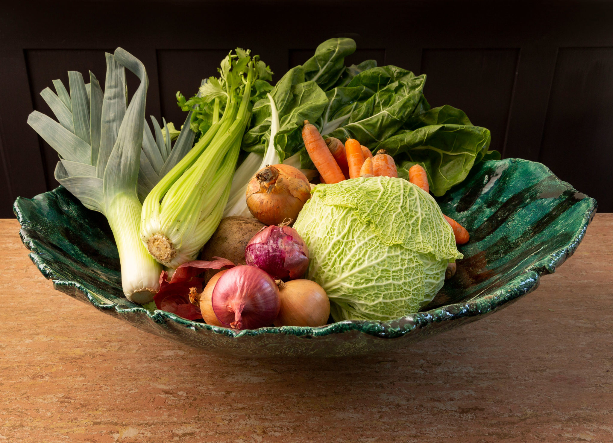 Peter Regli's ceramic bowl RH_391_009 (2020) with vegetables