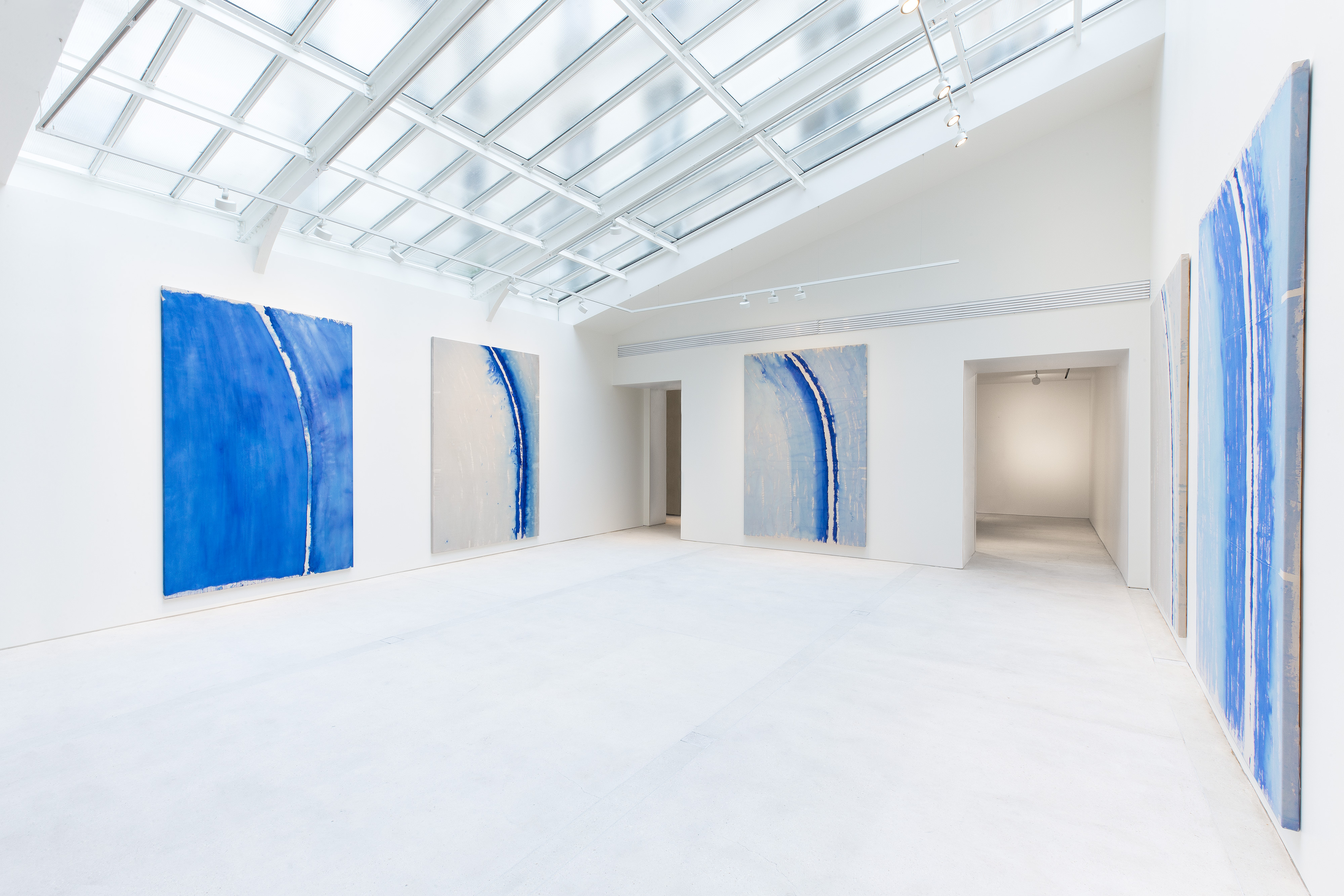 Installation view of Günther Uecker: Lichtbogen exhibition at Lévy Gorvy Paris