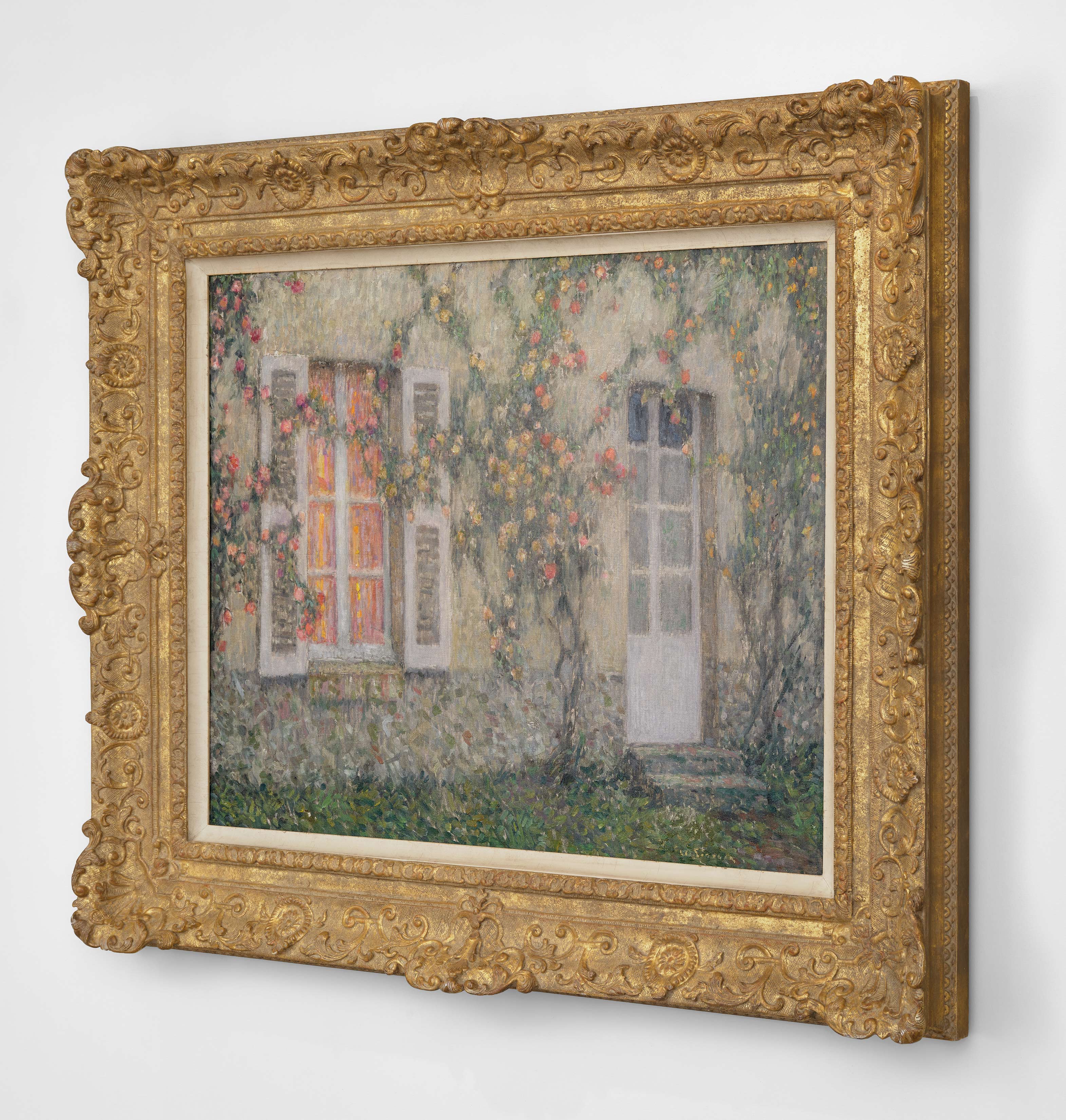 Angled view of Henri Le Sidaner's painting titled La mainson aux roses