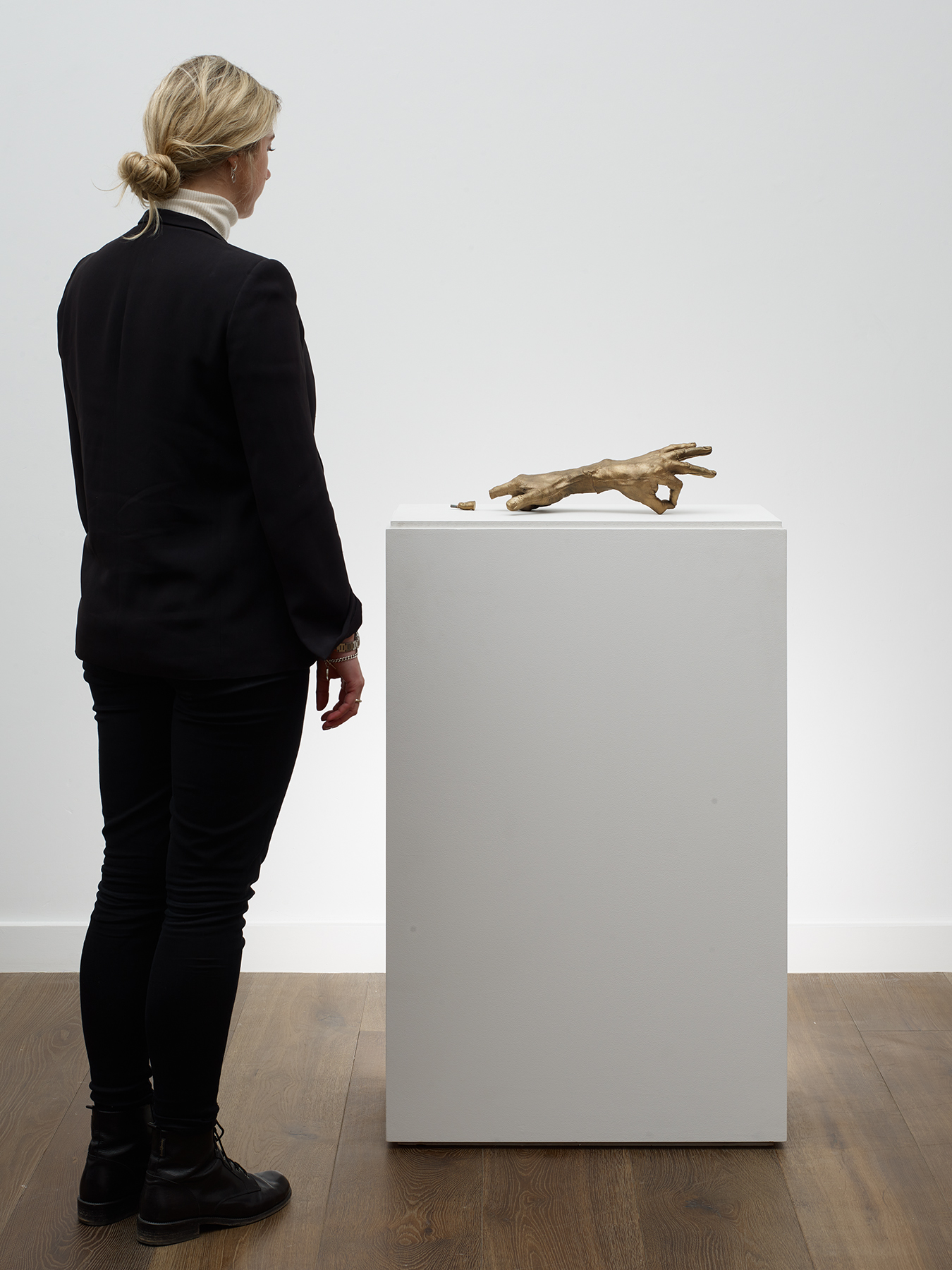 Scale view of Bruce Nauman's silicon bronze sculpture Hand Pair