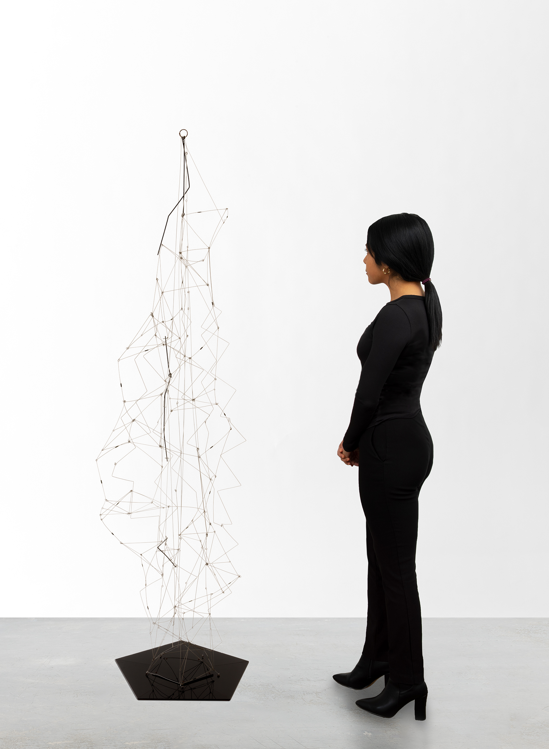 Scale view of Gego's wire sculpture Chorro