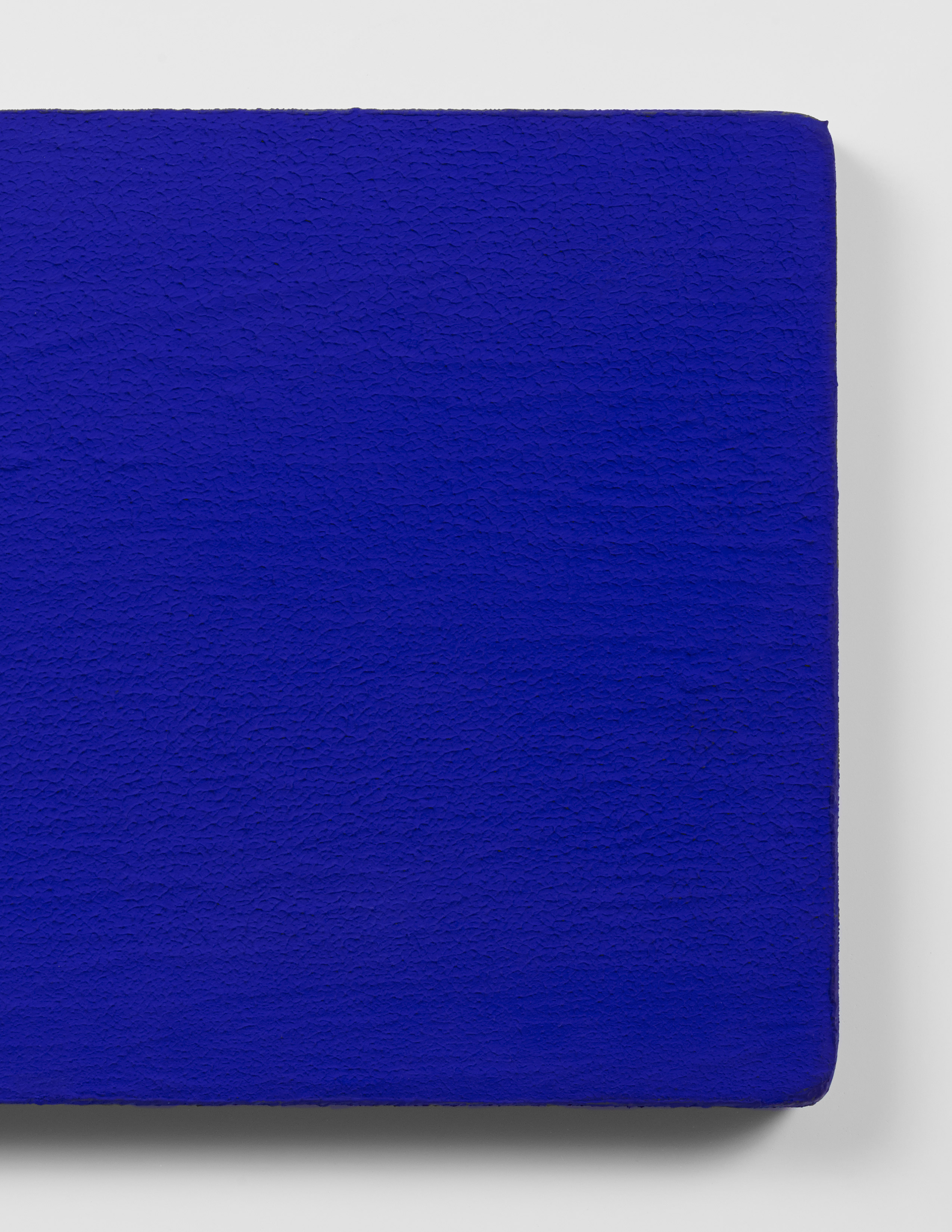 Detail view of Yves Klein's painting Monochrome bleu sans titre (IKB 231)