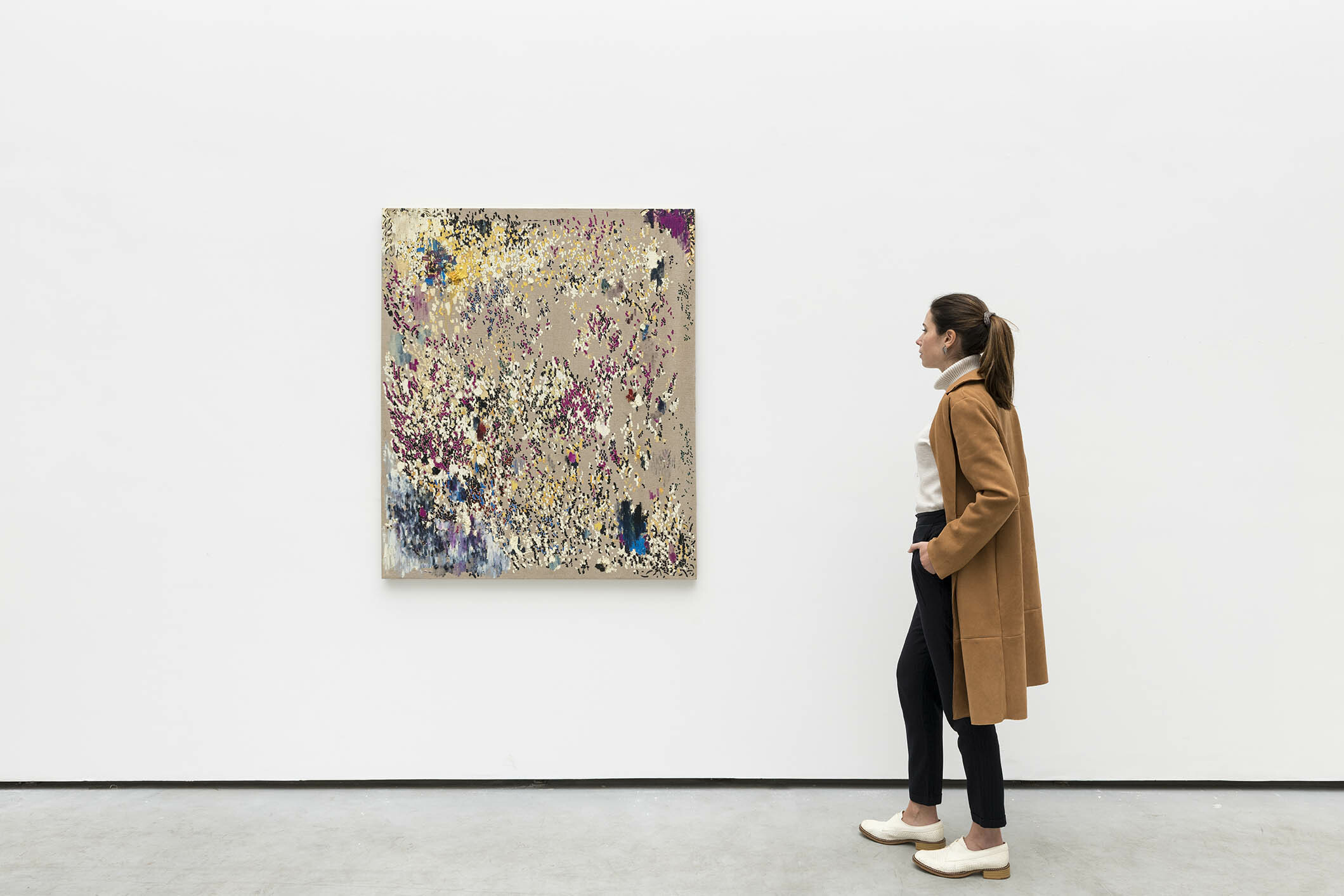 Scale view of Marina Rheingantz's painting Assanhada