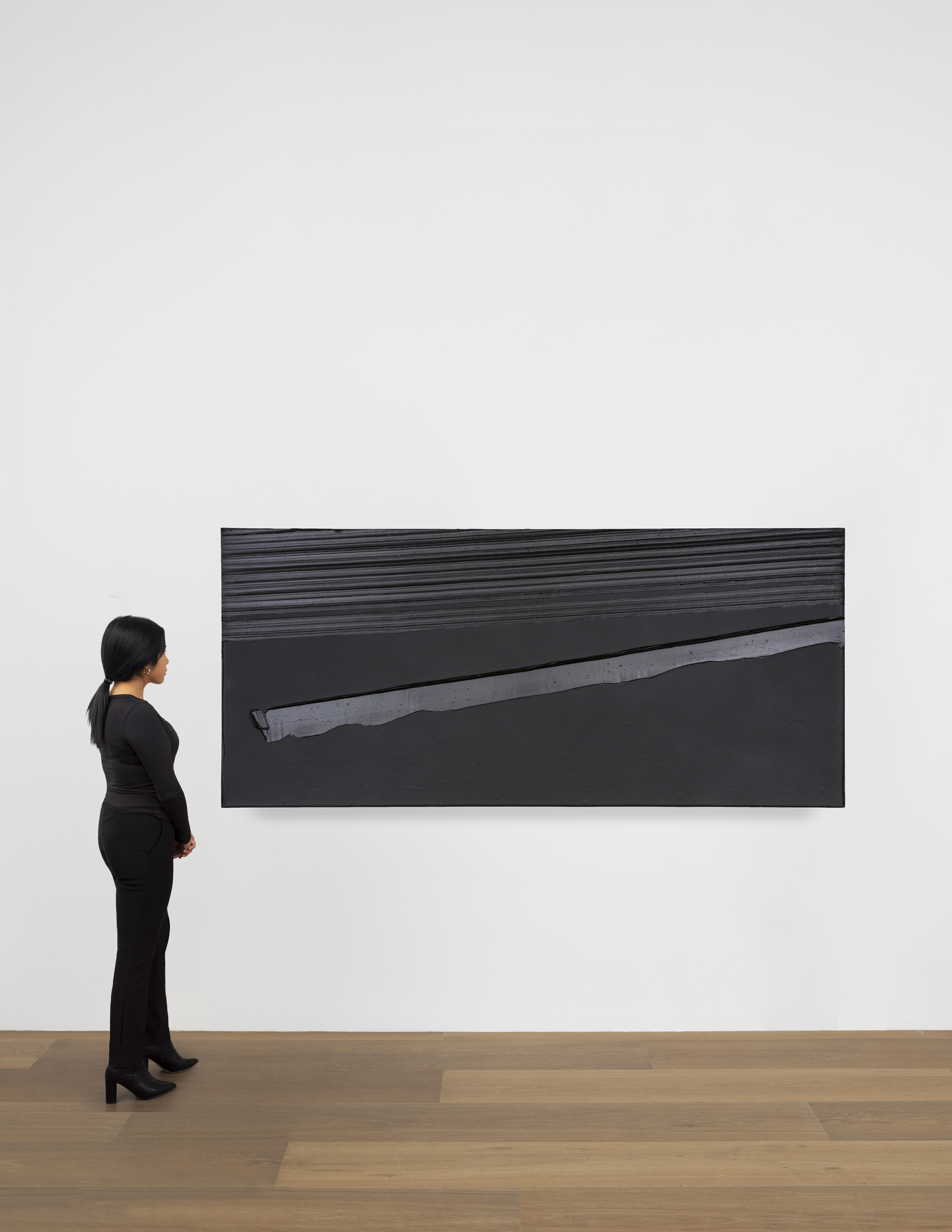 Scale view of Pierre Soulages's painting Peinture 81 x 181 cm, 12 novembre 2020