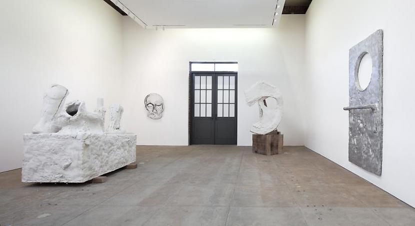 Installation view of the exhibition Thomas Houseago: All Together Now